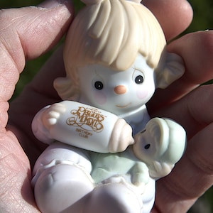 PRECIOUS MOMENTS COLLECTIBLE Figurine for sale. &quot;Can&#39;t Get Enough of Our Club&quot; 1994 Symbol of Membership Figurine. Precious Moments Gift.