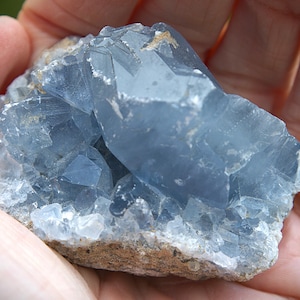 Celestite Geode Cluster: Natural Crystal for Meditation & Healing
