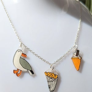 Cute seagull necklace, fun summer jewellery, seaside themed image 2