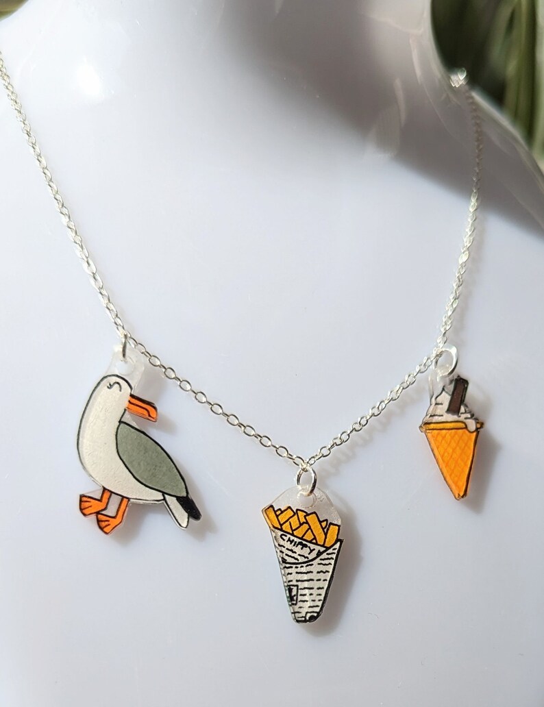 Cute seagull necklace, fun summer jewellery, seaside themed image 2