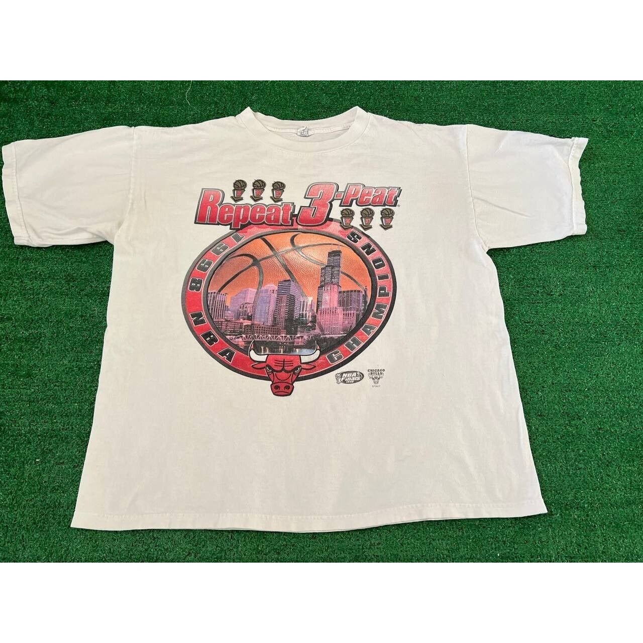 🐂🐂🐂 Vintage 1998 Chicago Bulls “Rap Tee” size XXL