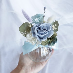Glass vase with dried and preserved flowers