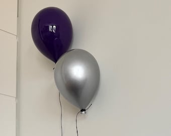 Scultura di palloncino in ceramica color argento metallizzato, decorazione da parete in ceramica fatta a mano, scultura da parete 3D, installazione a soffitto
