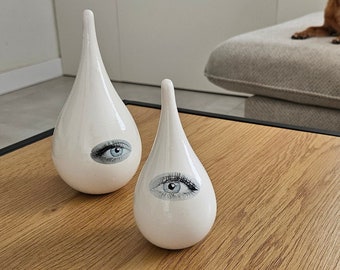 陶器の雫型彫刻、グッドアイアート、本棚ディスプレイ、現代的な室内
