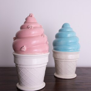 Keramik Pop Art Skulptur, 2er Set Eistüten, Eis Kunst, Moderne Kunst, Wand Dekoration, Schreibtisch Dekor, Arbeitsplatte Dekor, Küchen Kunst