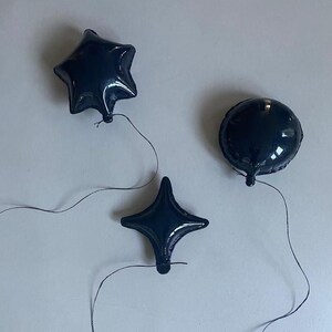 Globo de cerámica con forma de estrella negra, arte de pared para habitación infantil, adorno para habitación infantil, sala de juegos infantil, decoración de estrellas, escultura de arte pop, regalo para baby shower. imagen 8