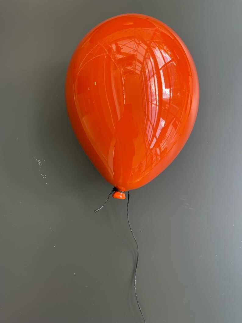 Högblank väggdekor, Färgglad väggkonst, Orange keramisk ballong, Lyxig väggkonst, Orange väggkonst, Lekfull barnrumsdekor, Väggdekoration bild 6