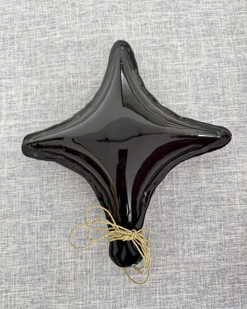 Globo de cerámica con forma de estrella negra, arte de pared para habitación infantil, adorno para habitación infantil, sala de juegos infantil, decoración de estrellas, escultura de arte pop, regalo para baby shower. imagen 2