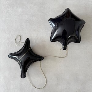 Globo de cerámica con forma de estrella negra, arte de pared para habitación infantil, adorno para habitación infantil, sala de juegos infantil, decoración de estrellas, escultura de arte pop, regalo para baby shower. imagen 4