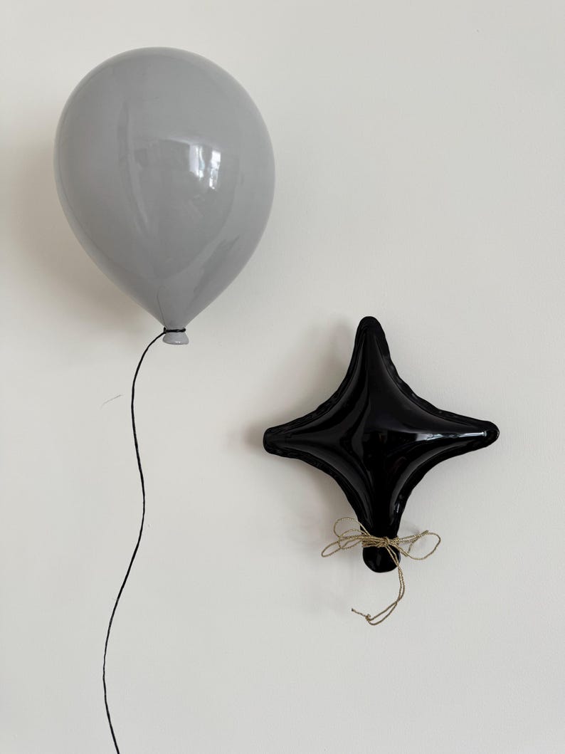 Globo de cerámica con forma de estrella negra, arte de pared para habitación infantil, adorno para habitación infantil, sala de juegos infantil, decoración de estrellas, escultura de arte pop, regalo para baby shower. imagen 3