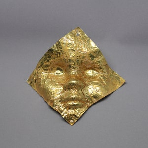 Modern konst, unik skulptur av guldöron, biennalkonst, inredningsarkitekt, Dana Bloom originalkonst, anländer inramad Front of Face