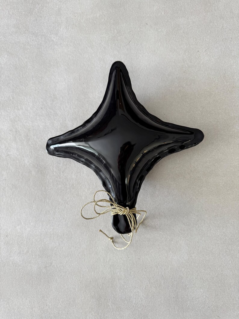 Globo de cerámica con forma de estrella negra, arte de pared para habitación infantil, adorno para habitación infantil, sala de juegos infantil, decoración de estrellas, escultura de arte pop, regalo para baby shower. imagen 10