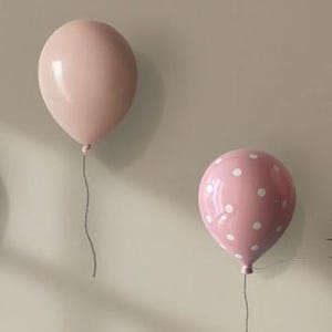 Personalisierte neutrale rosa keramische Ballon-Skulptur, Kinderzimmer-Wand-Kunst Bild 5