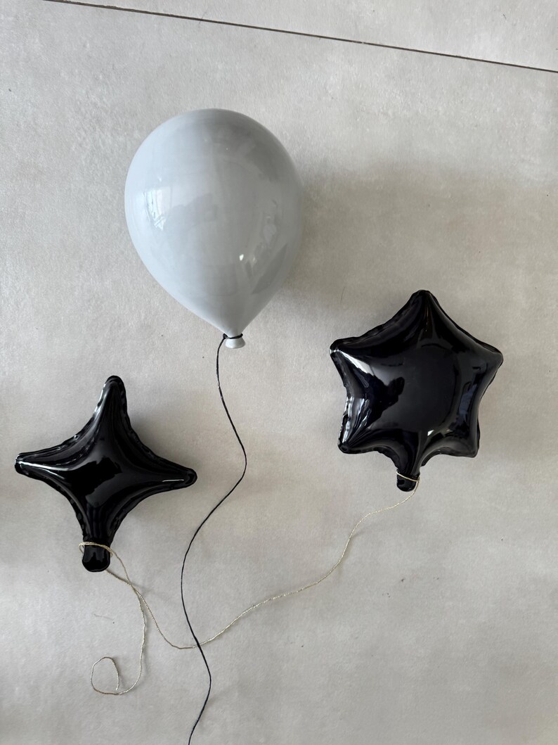 Globo de cerámica con forma de estrella negra, arte de pared para habitación infantil, adorno para habitación infantil, sala de juegos infantil, decoración de estrellas, escultura de arte pop, regalo para baby shower. imagen 6