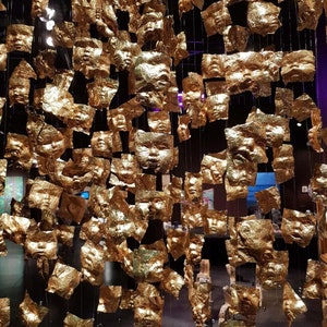 Modern konst, unik skulptur av guldöron, biennalkonst, inredningsarkitekt, Dana Bloom originalkonst, anländer inramad bild 4