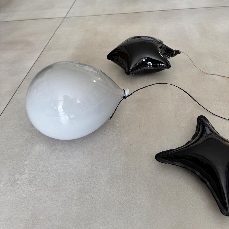 Globo de cerámica con forma de estrella negra, arte de pared para habitación infantil, adorno para habitación infantil, sala de juegos infantil, decoración de estrellas, escultura de arte pop, regalo para baby shower. imagen 5