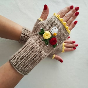 Knit Embroidered Fingerless Gloves/Floral Embroidered Fingerless Mittens/Vintage Inspired Knit Valentine&#39;s Fingerless Gloves/gifts for her