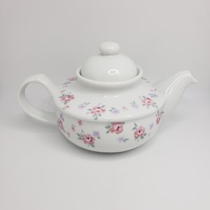 Lynn Hollyn The Toscany Collection Floral Design Porcelain Teapot