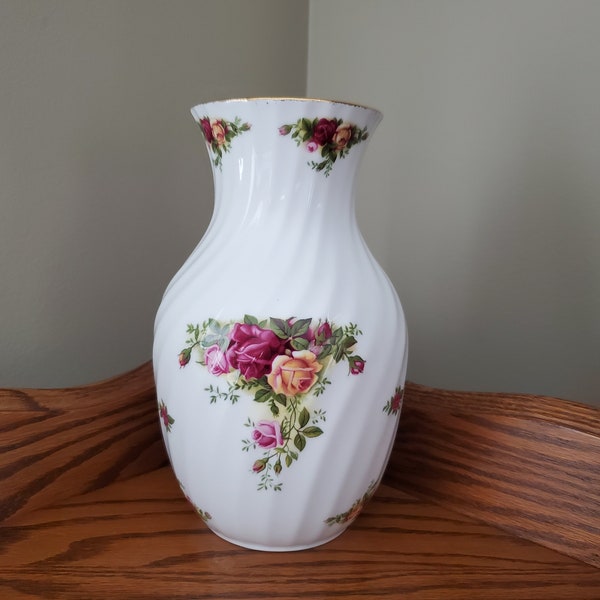 Vintage Royal Albert Old Country Roses Swirl Pattern Bone China Vase