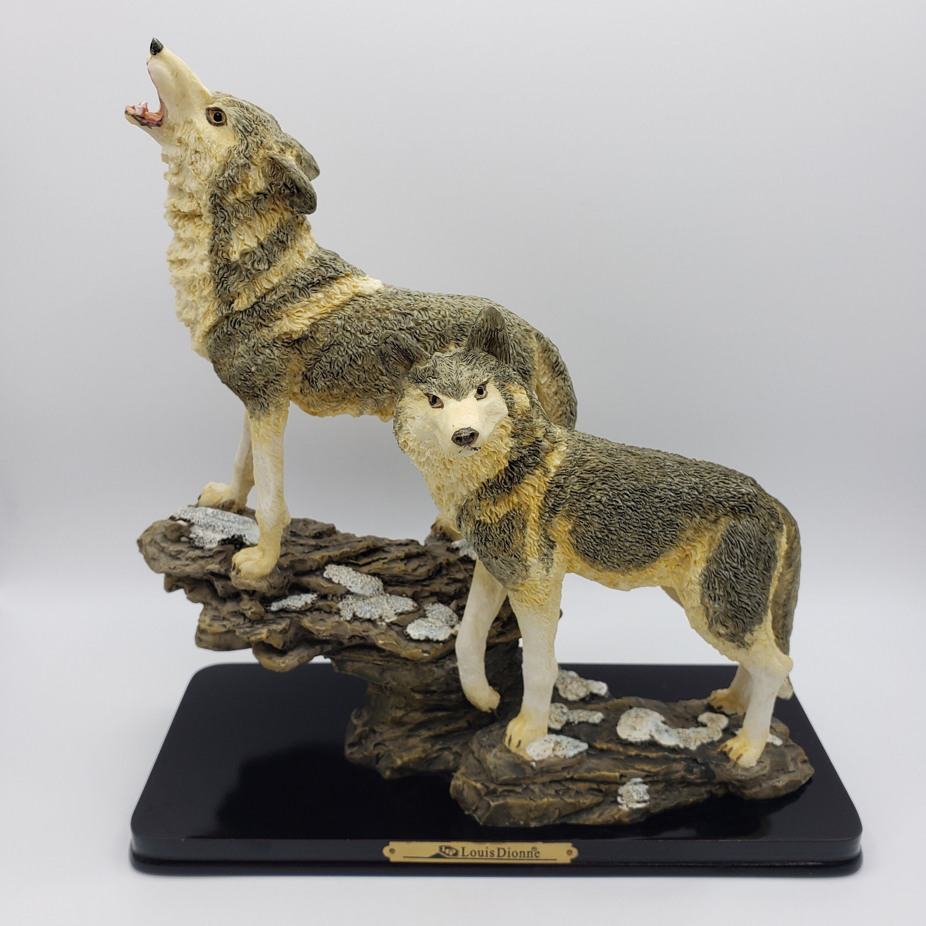 Timber Wolfの彫像、美術工芸品 Louis Dionne Hand Carved Timber Wolves Sculpture Figurine - Etsy