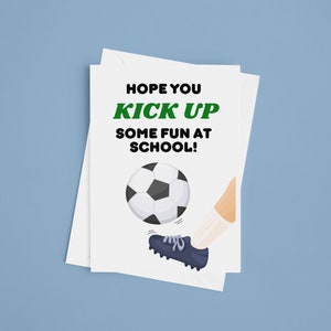 Cartão de futebol, chute bola de futebol, volta às aulas, escola, estudante, jogador de futebol, cartão de felicitações, futebol, chute
