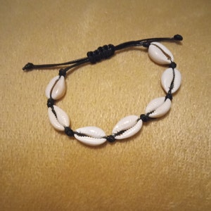Boho Chic, Surfer, Trendy COWRIE SEASHELL BRACELET, Summer, Vacation, Beach, White/Black, Adjustable, Unisex, New!