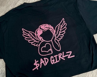Sad Girlz Junior H Aesthetic Shirt – Angel Wings Heart Graphic Tee, Glitter Pink Streetwear, Y2K Trendy T-Shirt
