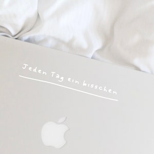 Jeden Tag ein bisschen / Spiegelaufkleber, Sticker für Laptop, daily reminder, mentale Gesundheit, Selbstliebe, positive Gedanken Weiß