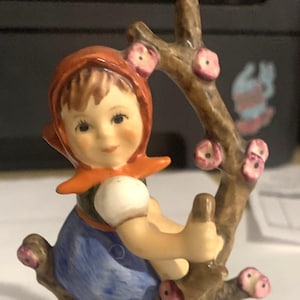 Hummel Apple Tree Girl