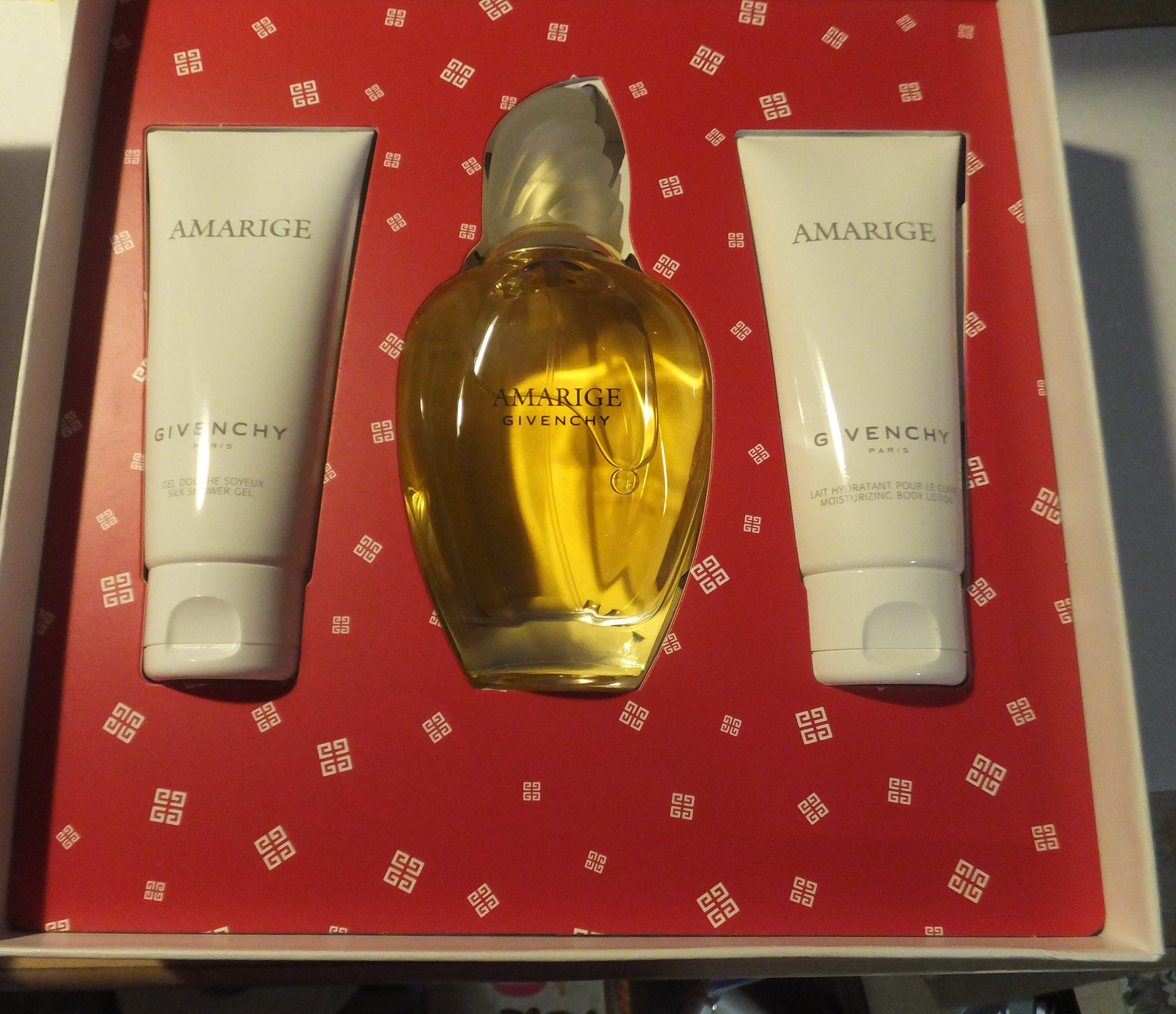 Amarige perfume top gift set