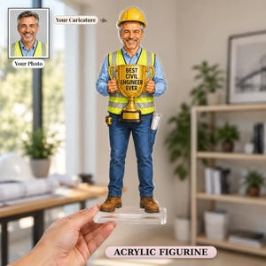 Könnte beinhalten: Eine personalisierte Acrylfigur eines lächelnden Bauingenieurs mit gelbem Schutzhelm, einer neongelben Warnweste über einem hellblauen Hemd und einer blauen Jeans. Die Figur hält einen goldenen Pokal mit der Aufschrift BEST CIVIL ENGINEER EVER.
