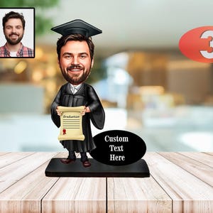 Aangepast karikatuurcadeau afstuderen: aandenken houten masterdiploma