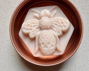 Eco-Friendly Lavender Shea Butter Beeswax Lotion Bar for Travel and Moisturizing