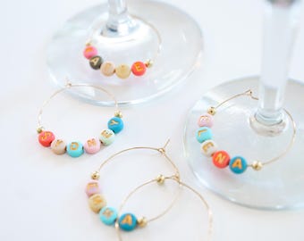 AJOUTER - breloques pour boisson - perles de l'alphabet complet supplémentaires, voyelles supplémentaires, anneaux dorés supplémentaires, perles rondes dorées supplémentaires