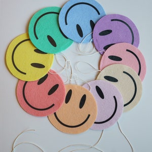 Smiley Felt Garland, Kids Smiley Banner, Childrens Bedroom Banner, Trendy Smiley Wall Decor, Smiley Wall Hanging, Modern Smiley Garland