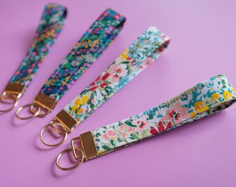 Floral Fabric Key Fob Bracelet, Floral Print Keychain Wristlet, Car Key Bracelet, Trendy Floral Key Fob Keychain, Stocking Stuffer