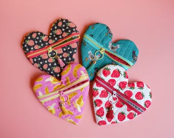 Neceser con cremallera en forma de corazón / Neceser con borla / Neceser acolchado en forma de corazón / Neceser acolchado con cremallera / Neceser de fresa / Neceser de cosméticos