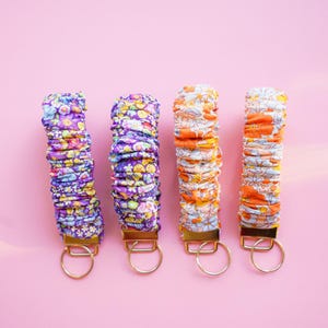 Floral Scrunchy Key Fob Wristlet | Floral Car Key Scrunchy | Flower Car Key Bracelet | Stretchy Key Fob Bracelet | Hands Free Car Keys