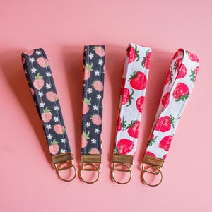 Strawberry Fabric Key Fob, Strawberry Print Keychain Fob, Car Key Fob, Fabric Wristlet, Strawberry Wristlet, Pink Berry Wristlet Keychain