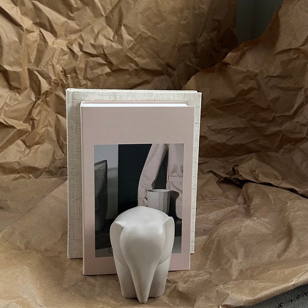 3D Elephant Book Ends: Artistic Concrete Decor for Stylish Home Spaces