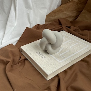Modern Concrete Knot Sculpture - Handcrafted Abstract Home Decor -Minimalist Cement Art Piece- Unique Tabletop Decoration - Modern Home Deco