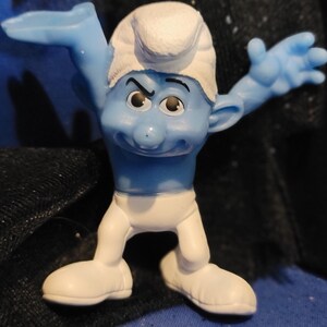3&quot; Figurine of &quot;Hefty Smurf&quot; from The Smurfs, McDonald&#39;s Happy Meal lifting weights Art Collectible Christmas Gift Love Present Vintage