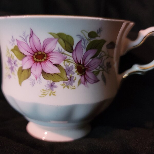 Queen Anne England Bone China Cup Mug Purple Flower Beautiful, Art, Collectible, Gift, Tea Coffee, Vintage