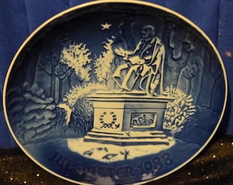 Bing & Grondahl Copenhagen Christmas Plate 1988: Hans Christian Andersen, King's Garden