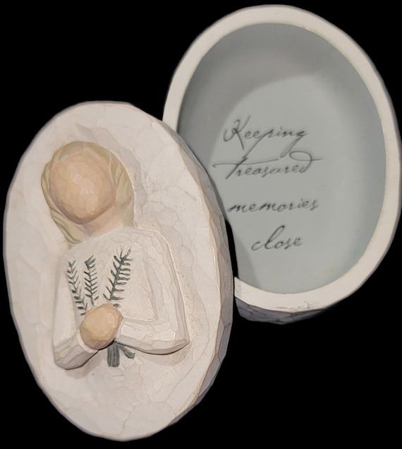 Willow Tree "REMEMBRANCE KEEPSAKE BOX" by Susan L… - image 5