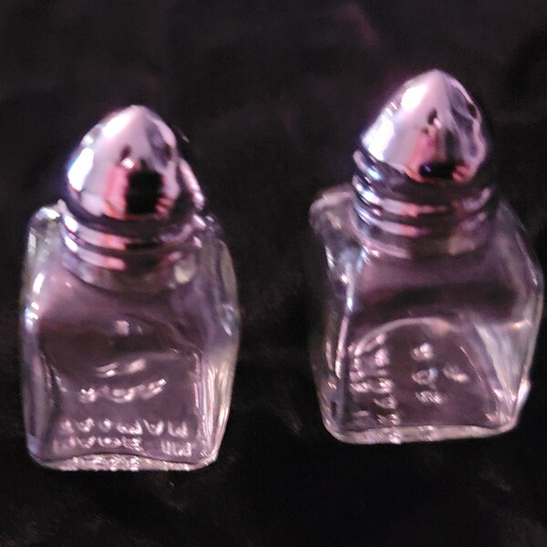 Small Set Of Salt and Pepper Shakers Clear Glass Made In Taiwan, Art, Collectible, Gift, Food, Vintage