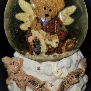 1994/1996 Boyds Bears 2702 Angels can fly because they take themselves Lightly Tune:I&#39;ll Always Love You Water Snow Globe Music Box Figurine