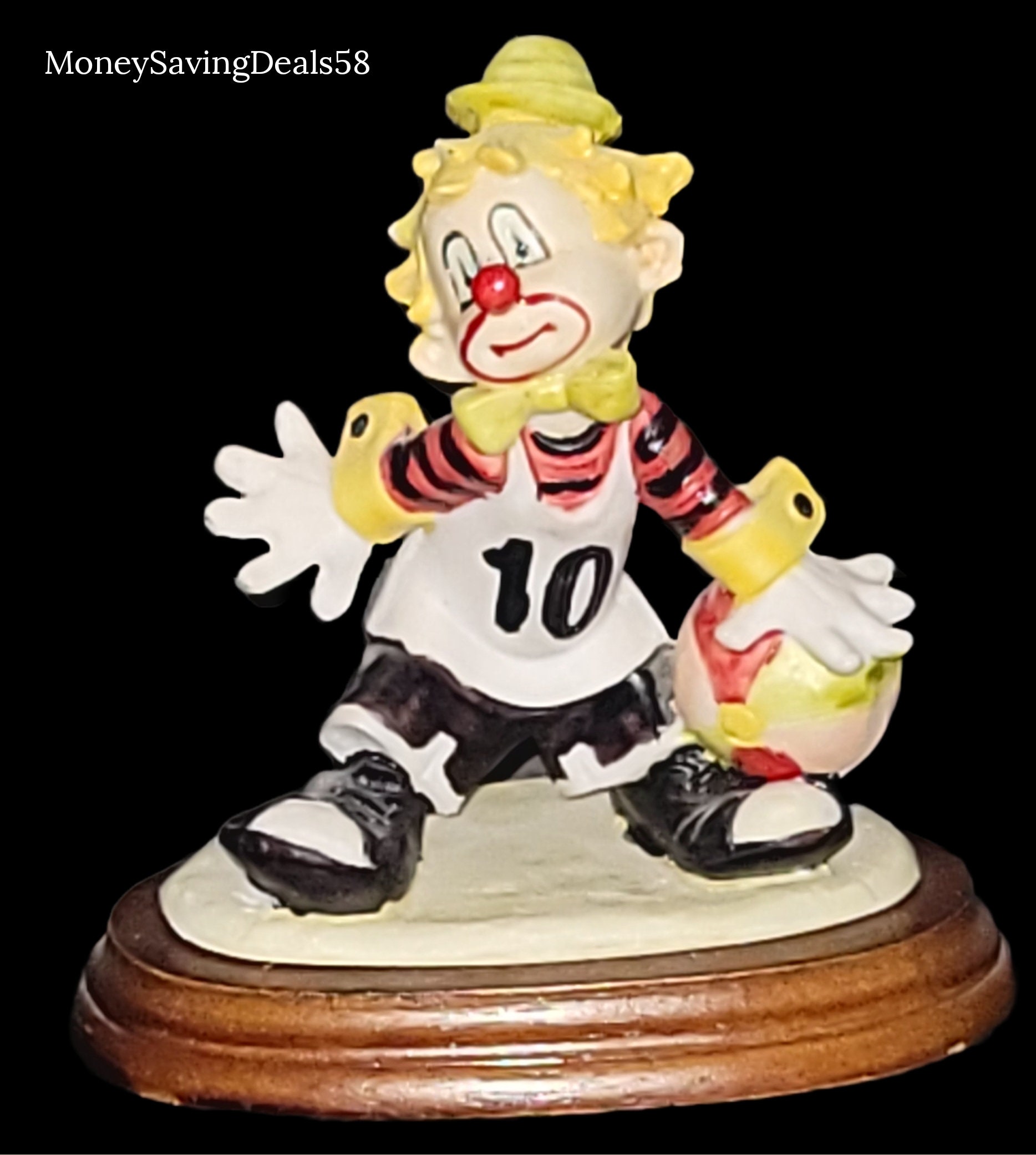 House of Zog Clown Playing Basketball Resin, Made in Taiwan Figurine  Antique Art Circus Collectible Clown Gift Sculpture Vintage 