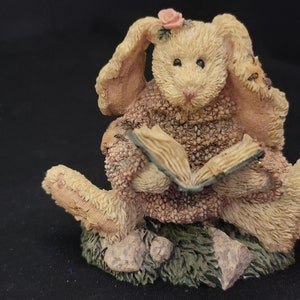 Boyds Bears 1993 Daphne...The Reader Har #2226 Figurine Art Animal Book Bunny Collectible Gift Quit Time Rabbit Reading Sculpture Vintage.