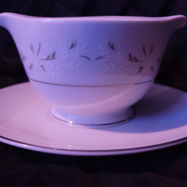 Fine China " Sone China Made in Japan 2471" Floral Gravy Boat, Beautiful Piece, Collectible, Food, Gift, Kitchen, Vintage